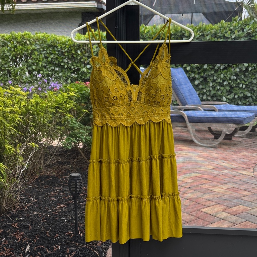 Sleeveless Lace-Trim Tiered Mini Dress in Mustard